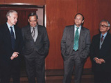 На церемонии открытия Бангладешско-российской торгово-промышленной палаты. Беседа с крупными бизнесменами. В нежно-бирюзовом галстуке - Юсуф Абдулла Харун, президент Федерации торгово-промышленных палат Бангладеш